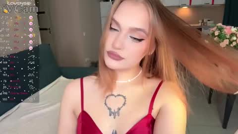 Snapshot of caroline_kiparis chatting on 02-01-25, 08:26 Caro online show from 02-01-25, 08:26