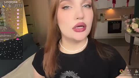 Snapshot of caroline_kiparis chatting on 02-02-25, 08:51 Caro online show from 02-02-25, 08:51