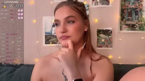 Snapshot of caroline_kiparis chatting on 02-11-25, 02:03 Caro online show from 02-11-25, 02:03