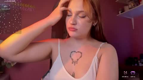Snapshot of caroline_kiparis chatting on 04-30-26, 08:57 Caro online show from 04-30-26, 08:57
