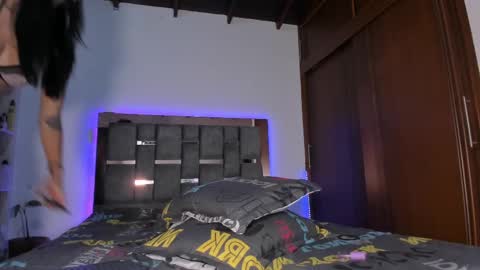 Snapshot of caroline_m8 chatting on 09-17-25, 03:08 CAROLINE online show from 09-17-25, 03:08