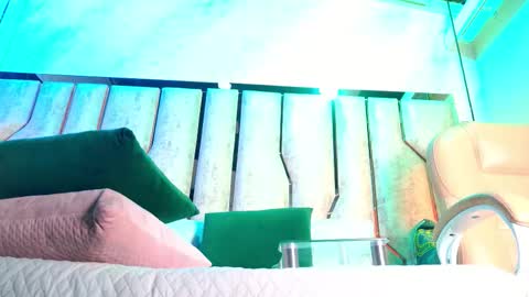 Carolina online show from 12-17-25, 03:12