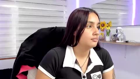 caroline_rodriguez_9 online show from 04-01-26, 07:00