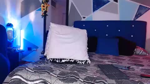 Snapshot of carolineblich chatting on 12-21-25, 05:20 Carolin Blich online show from 12-21-25, 05:20