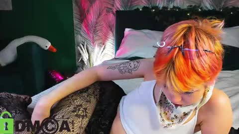 CarolineRichter online show from 12-19-25, 02:07