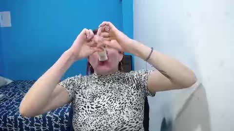 Snapshot of carolinhe_ chatting on 07-18-26, 10:24 Carolinhe online show from 07-18-26, 10:24
