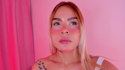 Snapshot of carolinna_ chatting on 12-10-24, 01:00 carolinna_ online show from 12-10-24, 01:00