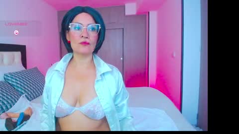 Snapshot of carolinnefiotti chatting on 09-30-25, 03:39 CarolinneFiotti online show from 09-30-25, 03:39