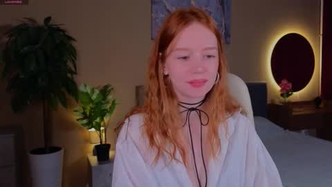 Snapshot of carolinnk chatting on 09-27-25, 02:11 Caro online show from 09-27-25, 02:11