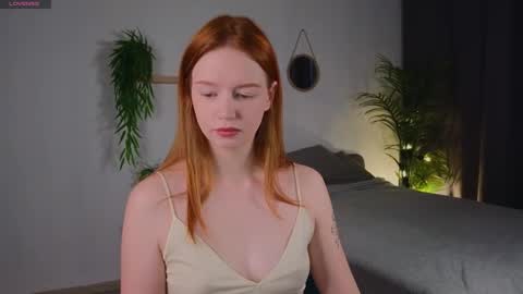 Snapshot of carolinnk chatting on 09-28-25, 02:11 Caro online show from 09-28-25, 02:11