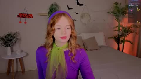 Snapshot of carolinnk chatting on 10-31-25, 03:46 Caro online show from 10-31-25, 03:46