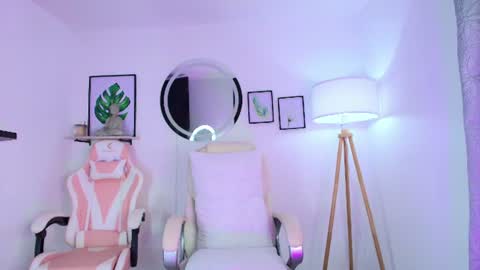 Snapshot of carolyne_sweet chatting on 06-25-26, 05:12 carolyne_sweet online show from 06-25-26, 05:12
