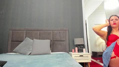 Snapshot of carolynnx chatting on 12-02-25, 06:08 carolynnx online show from 12-02-25, 06:08