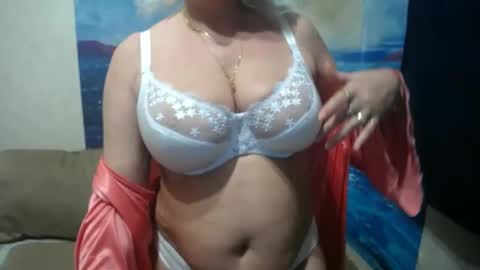 Snapshot of caroncapella chatting on 01-22-25, 07:45 VicunaCool online show from 01-22-25, 07:45