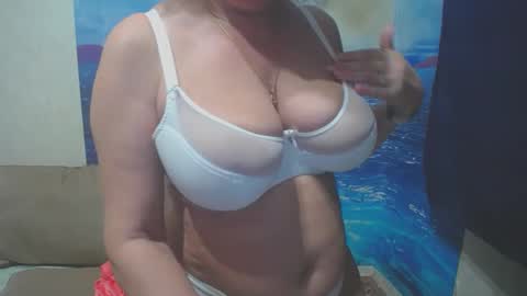 Snapshot of caroncapella chatting on 01-25-25, 07:49 VicunaCool online show from 01-25-25, 07:49