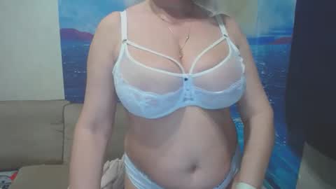 Snapshot of caroncapella chatting on 01-31-25, 08:43 VicunaCool online show from 01-31-25, 08:43