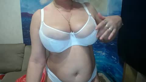 Snapshot of caroncapella chatting on 02-16-25, 12:54 VicunaCool online show from 02-16-25, 12:54