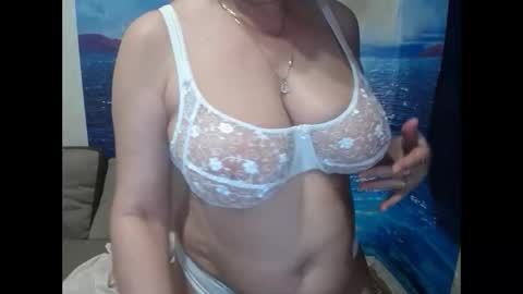 Snapshot of caroncapella chatting on 03-06-25, 12:30 VicunaCool online show from 03-06-25, 12:30