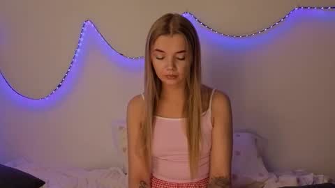 carriebradshawww online show from 09-09-25, 11:54