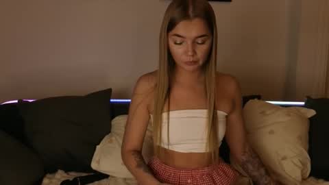 carriebradshawww online show from 11-20-25, 04:51