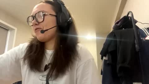 Emilia online show from 12-04-25, 03:16