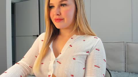 Snapshot of casey_ann chatting on 11-23-25, 05:51 ALEXA online show from 11-23-25, 05:51