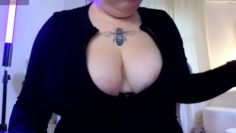 Snapshot of caseyrobbinss chatting on 10-05-25, 05:50 Casey Robbins online show from 10-05-25, 05:50