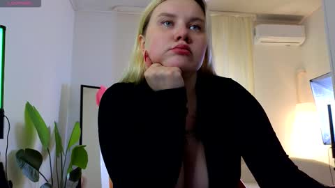 Snapshot of caseyrobbinss chatting on 10-27-25, 04:38 Casey Robbins online show from 10-27-25, 04:38