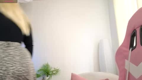 Snapshot of caseyrobbinss chatting on 11-10-25, 08:02 Casey Robbins online show from 11-10-25, 08:02