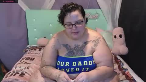 Snapshot of casserole_bbw chatting on 10-20-25, 12:49 Casserole bbw online show from 10-20-25, 12:49