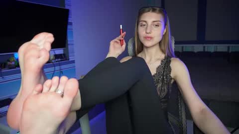 Snapshot of cassiablade1 chatting on 11-18-25, 04:22 Seductress Cassia FINDOM AND SADISM NO NUDE online show from 11-18-25, 04:22