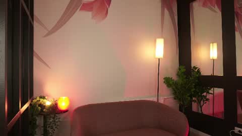 Snapshot of cassie_palmer chatting on 07-23-26, 06:28 Hello my name is Cassie and my friend Nilo is also here online show from 07-23-26, 06:28