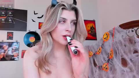 Snapshot of cassieholland chatting on 10-31-25, 07:53 Im Cassie3 online show from 10-31-25, 07:53