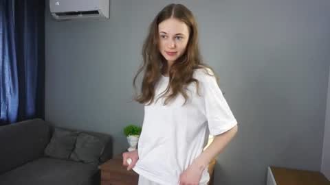 Snapshot of cassiehorridge chatting on 06-20-26, 05:54 Alice online show from 06-20-26, 05:54