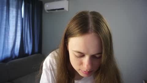 Snapshot of cassiehorridge chatting on 06-24-26, 05:28 Alice online show from 06-24-26, 05:28