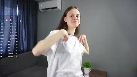 Snapshot of cassiehorridge chatting on 06-28-26, 05:46 Alice online show from 06-28-26, 05:46