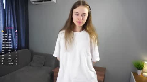 Snapshot of cassiehorridge chatting on 06-30-26, 04:57 Alice online show from 06-30-26, 04:57