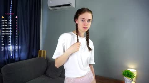 Snapshot of cassiehorridge chatting on 07-10-26, 05:23 Alice online show from 07-10-26, 05:23