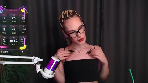 Cassie online show from 12-17-25, 11:27