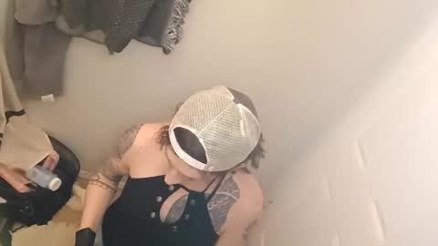 Cassiemichelle online show from 12-21-25, 03:57