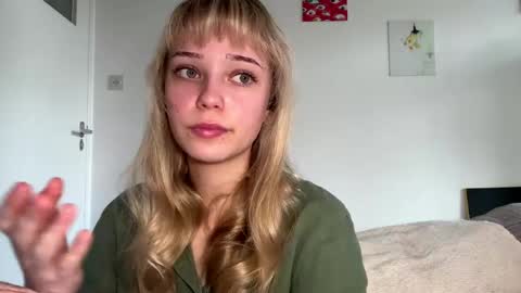 Olivia online show from 04-01-26, 03:42