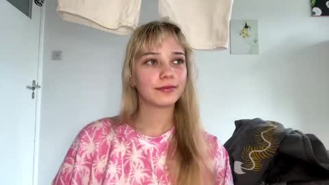 Olivia online show from 04-02-26, 03:42