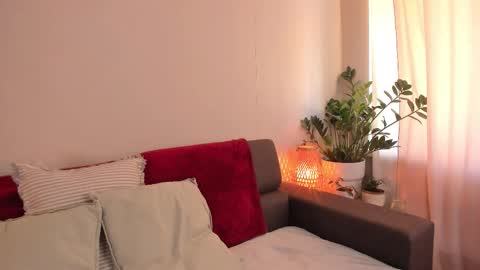  cassandra  online show from 10-22-25, 11:32