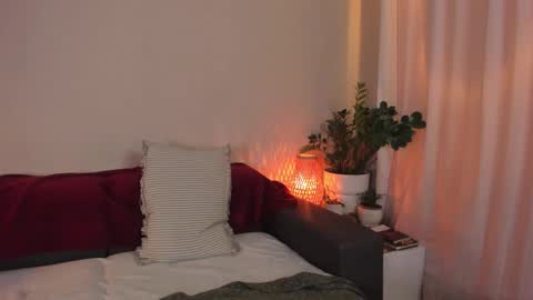  cassandra  online show from 11-08-25, 02:23