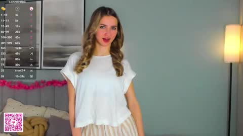 Snapshot of casual_blonde chatting on 02-25-26, 07:07 For friends Kira online show from 02-25-26, 07:07