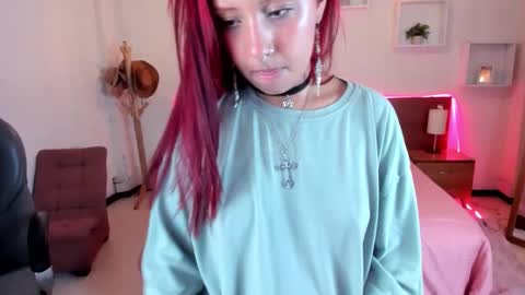 Snapshot of cat__moon__ chatting on 10-25-25, 01:40 Karol online show from 10-25-25, 01:40