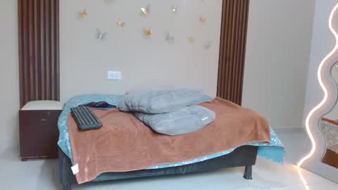 Snapshot of cataasexy18 chatting on 01-01-25, 01:26 catalina online show from 01-01-25, 01:26