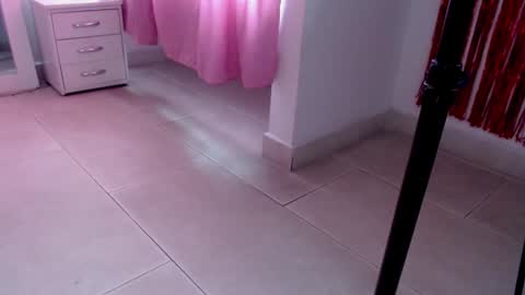 Snapshot of catalaia_stomm chatting on 01-11-25, 12:50 catalaia_stomm online show from 01-11-25, 12:50