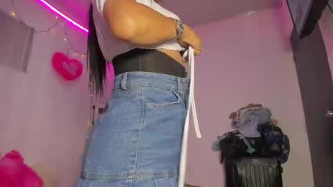 Snapshot of catalina_and_roger chatting on 01-22-25, 11:10 Cata y Roger online show from 01-22-25, 11:10