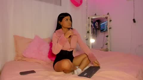 Snapshot of catalina_and_roger chatting on 01-23-25, 05:31 Cata y Roger online show from 01-23-25, 05:31